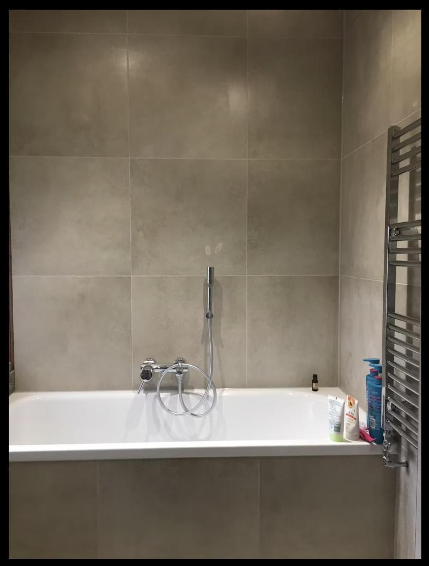 Fabulous Spacious Stylish Private In Nw6 With Excellent Transport Links To Centre, Hosted By Female Currently Taking Bookings For Females & Couples Only, Suitable For Holidays, Study, Work, Courses Or Inbetween *