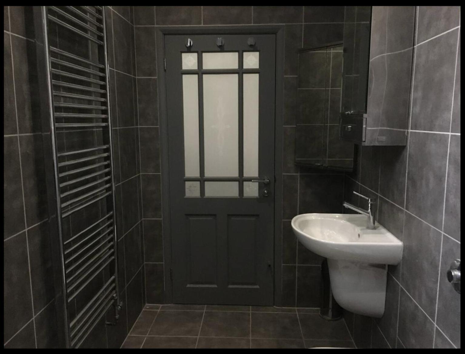 Fabulous Spacious Stylish Private In Nw6 With Excellent Transport Links To Centre, Hosted By Female Currently Taking Bookings For Females & Couples Only, Suitable For Holidays, Study, Work, Courses Or Inbetween Alloggio in famiglia