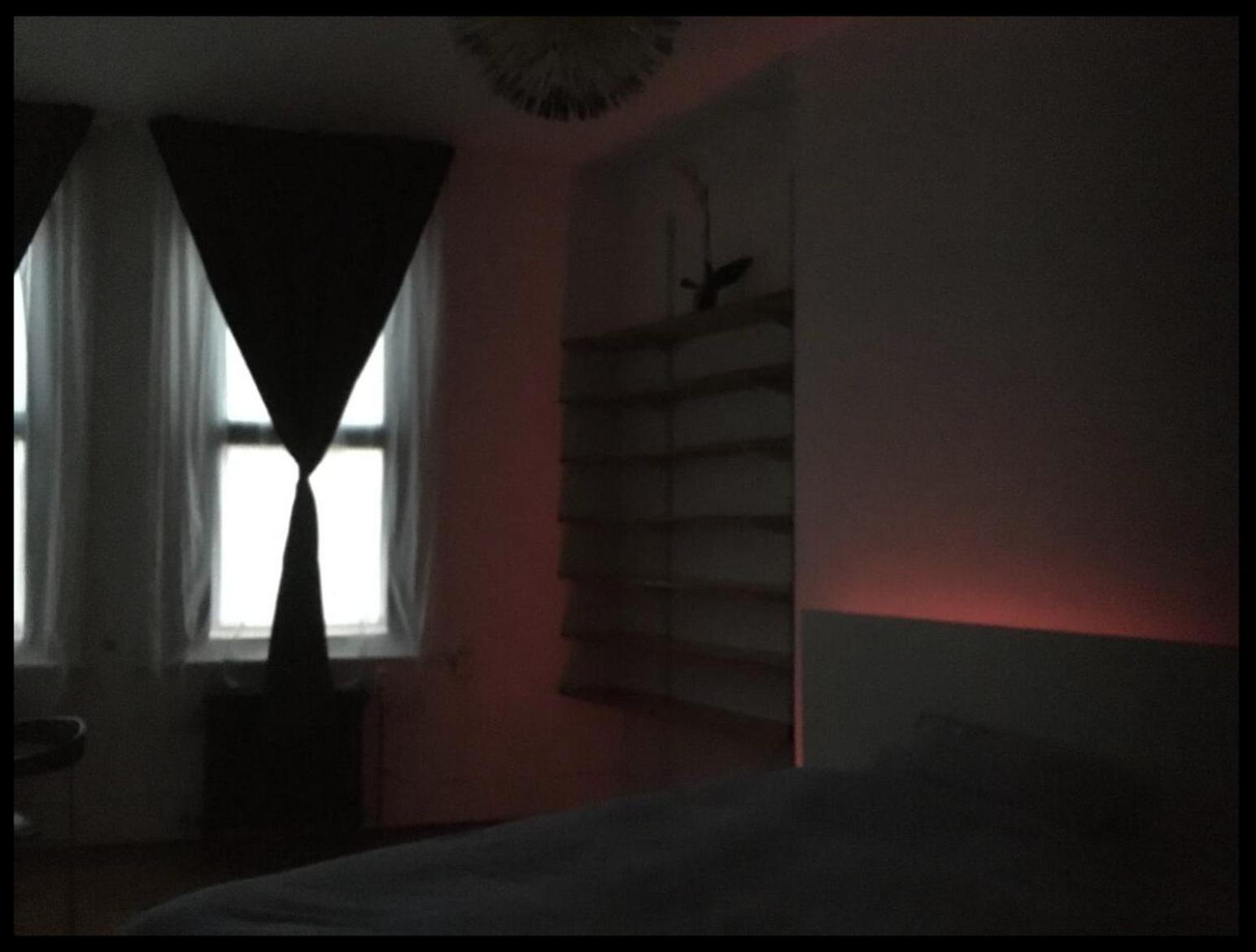 Fabulous Spacious Stylish Private In Nw6 With Excellent Transport Links To Centre, Hosted By Female Currently Taking Bookings For Females & Couples Only, Suitable For Holidays, Study, Work, Courses Or Inbetween Alloggio in famiglia Londra